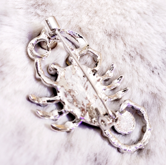 Orange crystal abalone inlay scorpion brooch - Picture 5 of 12